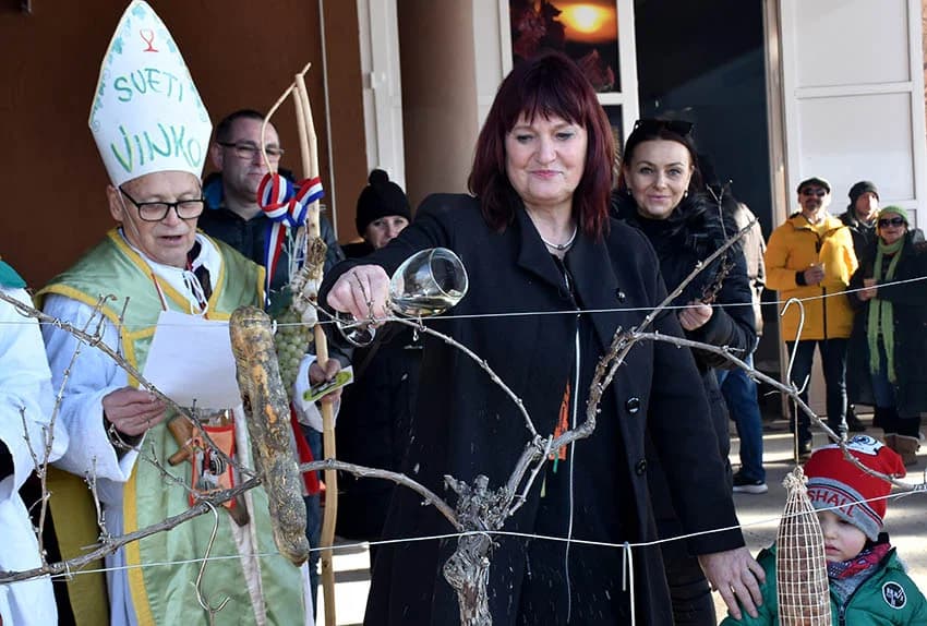 /FOTO/ Pojeden pršut od 12 kilograma i dvije stotine sarmi