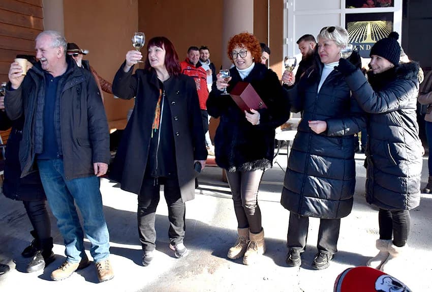 /FOTO/ Pojeden pršut od 12 kilograma i dvije stotine sarmi