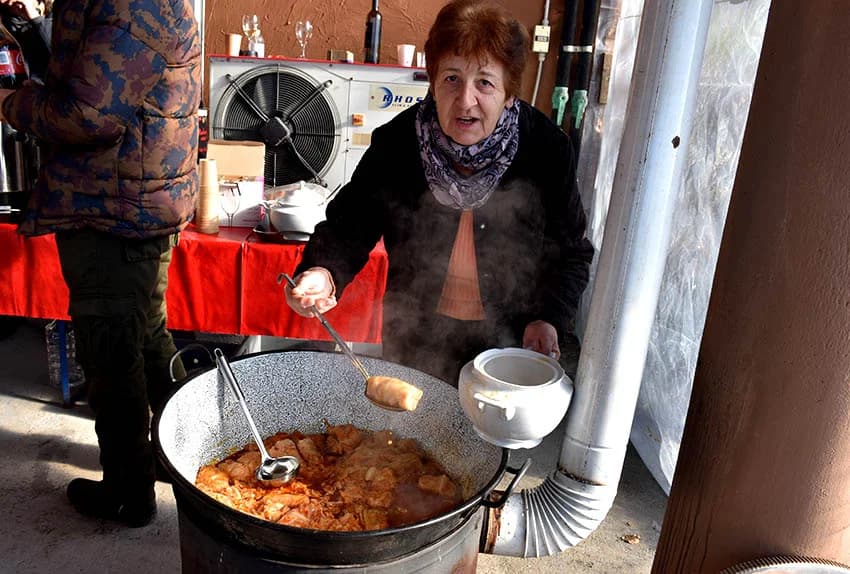 /FOTO/ Pojeden pršut od 12 kilograma i dvije stotine sarmi