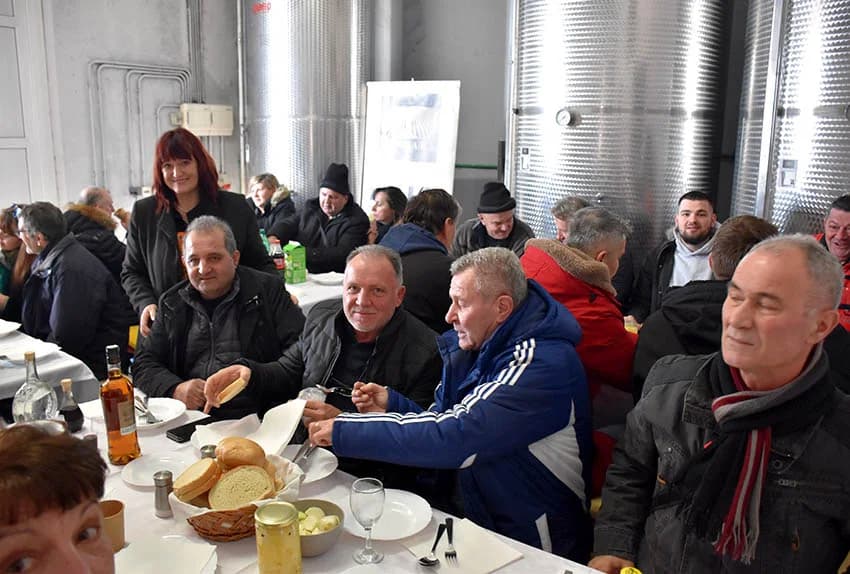 /FOTO/ Pojeden pršut od 12 kilograma i dvije stotine sarmi