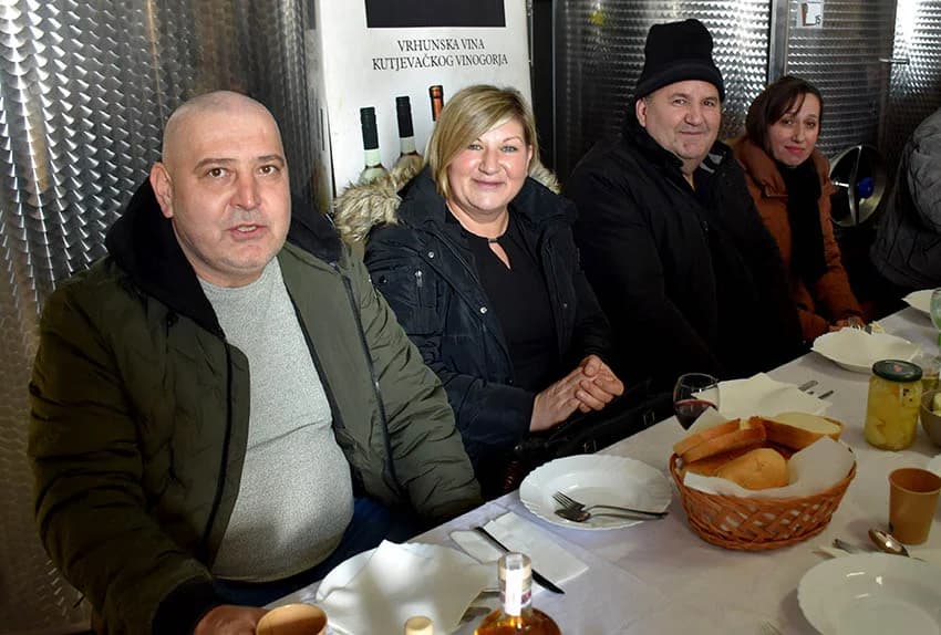 /FOTO/ Pojeden pršut od 12 kilograma i dvije stotine sarmi