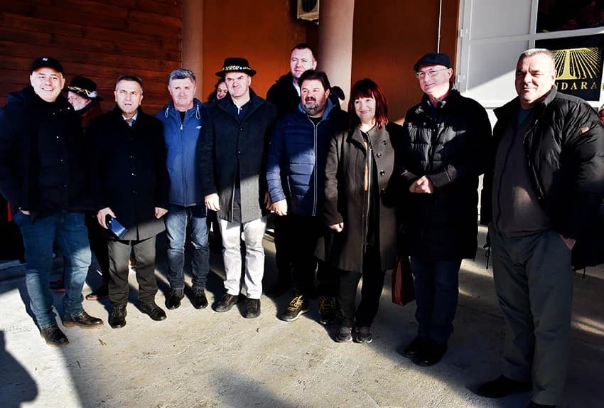 /FOTO/ Pojeden pršut od 12 kilograma i dvije stotine sarmi