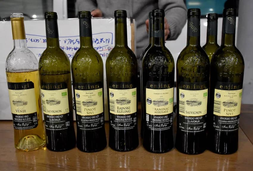 VINCELOVO KOD ENJINGIJA U HRNJEVCU: Brojni uzvanici slavili početak radova u vinogradu