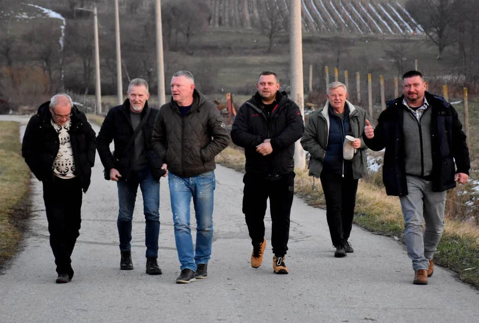VINCELOVO KOD ENJINGIJA U HRNJEVCU: Brojni uzvanici slavili početak radova u vinogradu