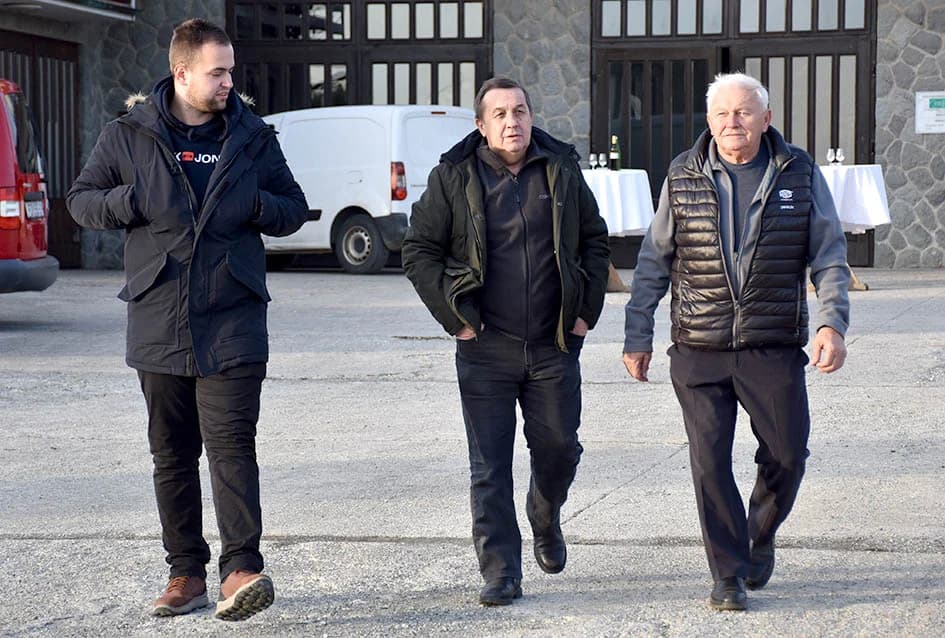 VINCELOVO KOD ENJINGIJA U HRNJEVCU: Brojni uzvanici slavili početak radova u vinogradu