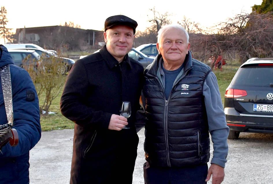 VINCELOVO KOD ENJINGIJA U HRNJEVCU: Brojni uzvanici slavili početak radova u vinogradu