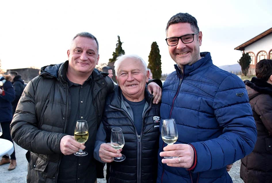 VINCELOVO KOD ENJINGIJA U HRNJEVCU: Brojni uzvanici slavili početak radova u vinogradu