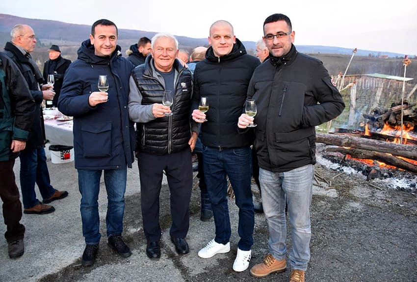 VINCELOVO KOD ENJINGIJA U HRNJEVCU: Brojni uzvanici slavili početak radova u vinogradu