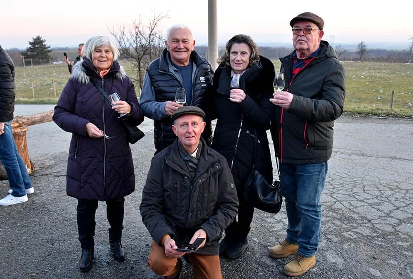 VINCELOVO KOD ENJINGIJA U HRNJEVCU: Brojni uzvanici slavili početak radova u vinogradu