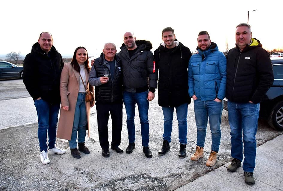 VINCELOVO KOD ENJINGIJA U HRNJEVCU: Brojni uzvanici slavili početak radova u vinogradu