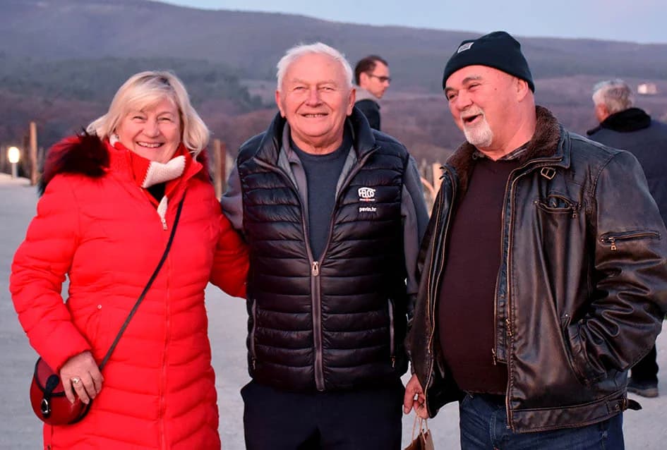 VINCELOVO KOD ENJINGIJA U HRNJEVCU: Brojni uzvanici slavili početak radova u vinogradu