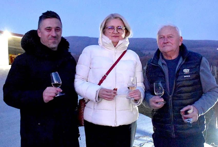 VINCELOVO KOD ENJINGIJA U HRNJEVCU: Brojni uzvanici slavili početak radova u vinogradu