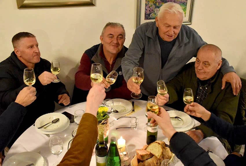 VINCELOVO KOD ENJINGIJA U HRNJEVCU: Brojni uzvanici slavili početak radova u vinogradu