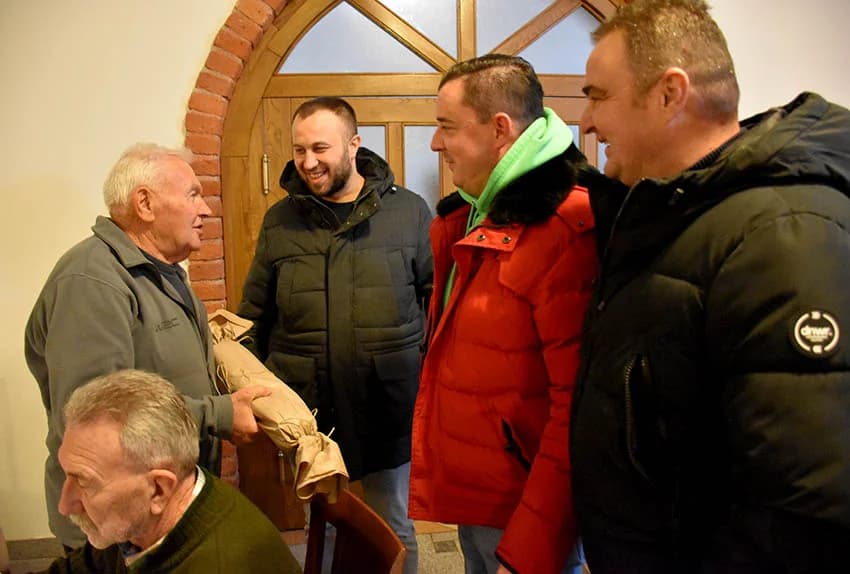 VINCELOVO KOD ENJINGIJA U HRNJEVCU: Brojni uzvanici slavili početak radova u vinogradu