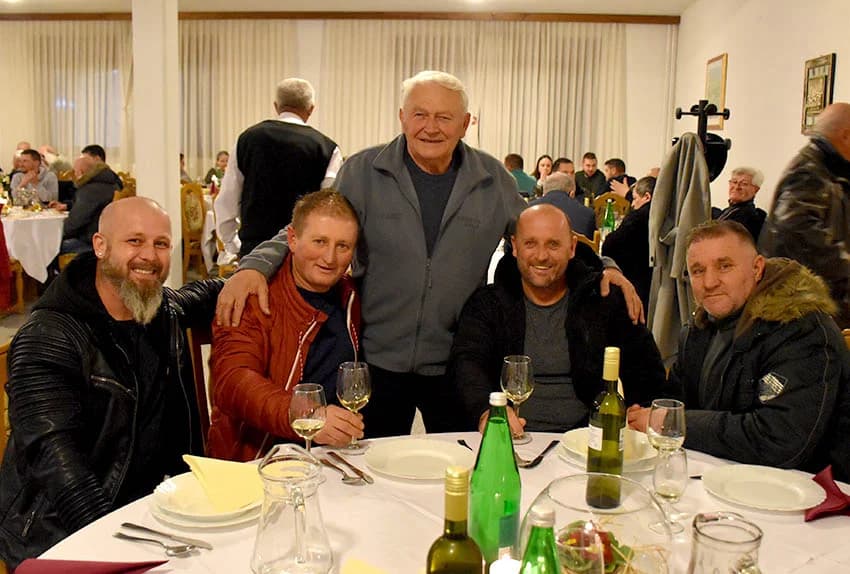 VINCELOVO KOD ENJINGIJA U HRNJEVCU: Brojni uzvanici slavili početak radova u vinogradu