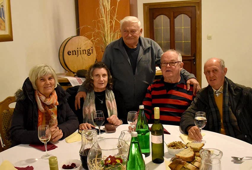 VINCELOVO KOD ENJINGIJA U HRNJEVCU: Brojni uzvanici slavili početak radova u vinogradu