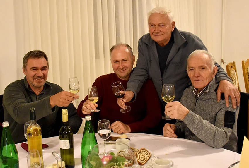 VINCELOVO KOD ENJINGIJA U HRNJEVCU: Brojni uzvanici slavili početak radova u vinogradu