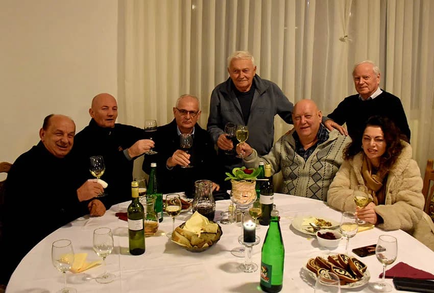 VINCELOVO KOD ENJINGIJA U HRNJEVCU: Brojni uzvanici slavili početak radova u vinogradu