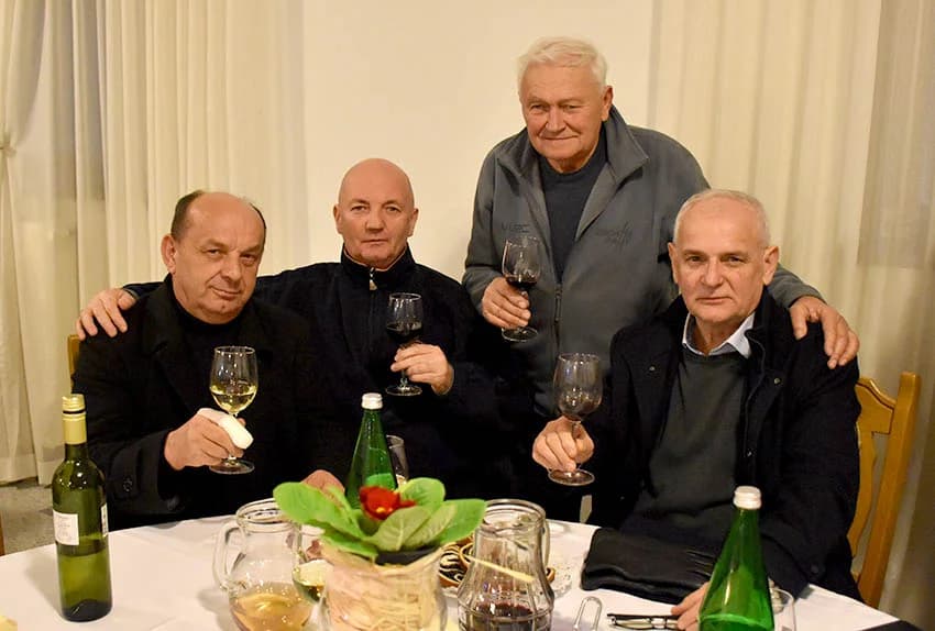 VINCELOVO KOD ENJINGIJA U HRNJEVCU: Brojni uzvanici slavili početak radova u vinogradu