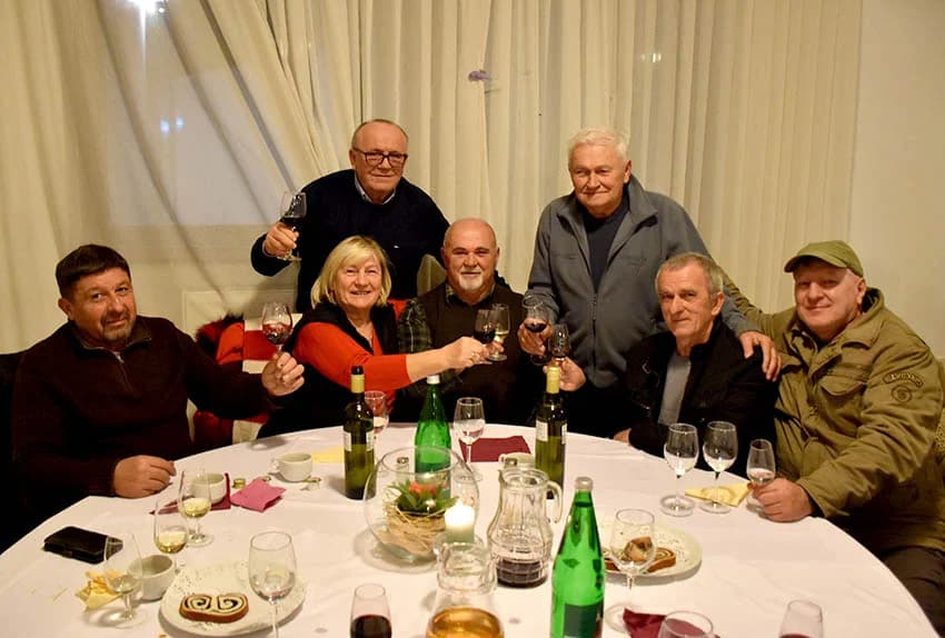 VINCELOVO KOD ENJINGIJA U HRNJEVCU: Brojni uzvanici slavili početak radova u vinogradu
