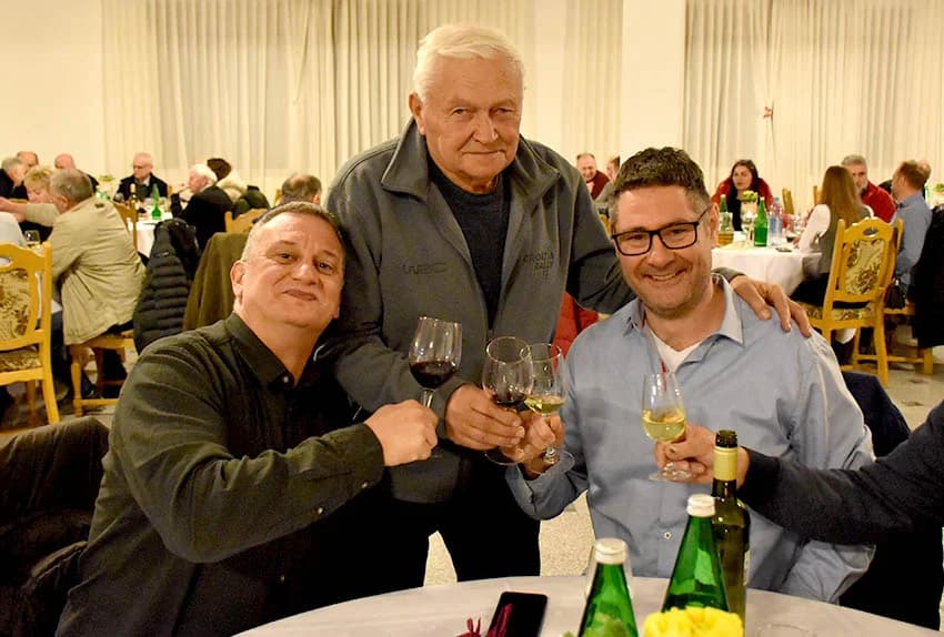 VINCELOVO KOD ENJINGIJA U HRNJEVCU: Brojni uzvanici slavili početak radova u vinogradu