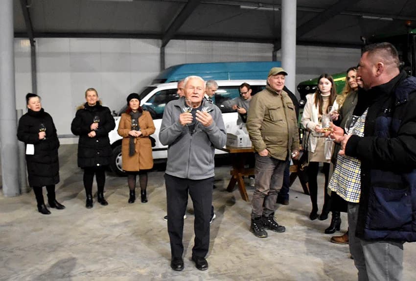 VINCELOVO KOD ENJINGIJA U HRNJEVCU: Brojni uzvanici slavili početak radova u vinogradu