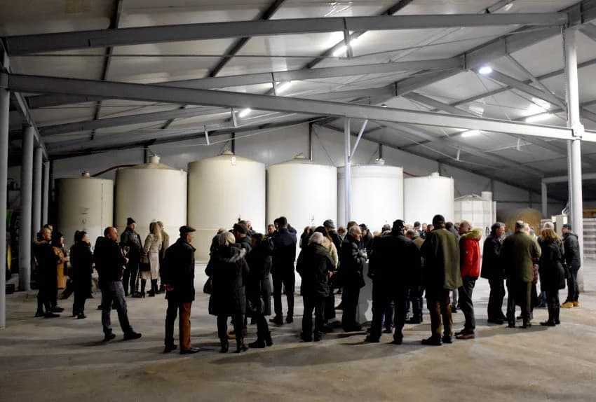 VINCELOVO KOD ENJINGIJA U HRNJEVCU: Brojni uzvanici slavili početak radova u vinogradu