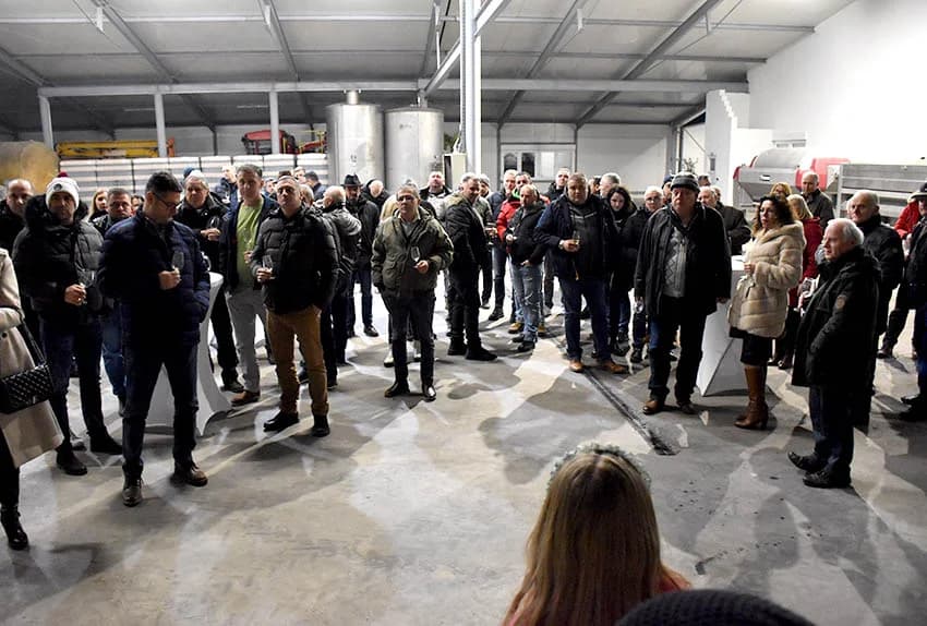 VINCELOVO KOD ENJINGIJA U HRNJEVCU: Brojni uzvanici slavili početak radova u vinogradu