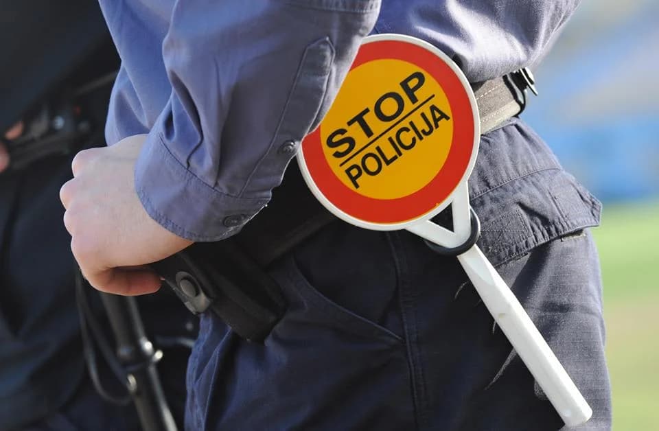 Policija zaustavlja