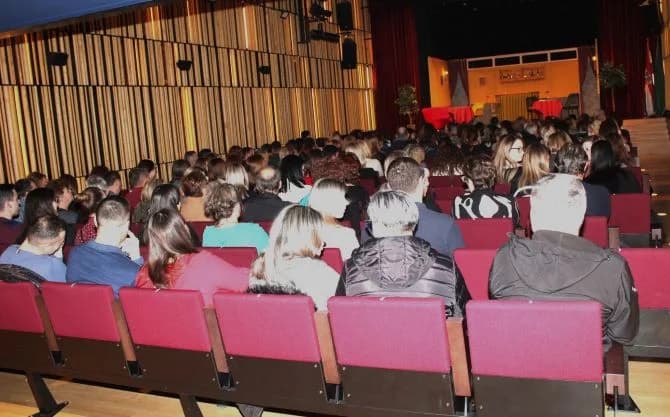 Kazališna predstava ʼGostioničarkaʼ oduševila publiku u Pleternici