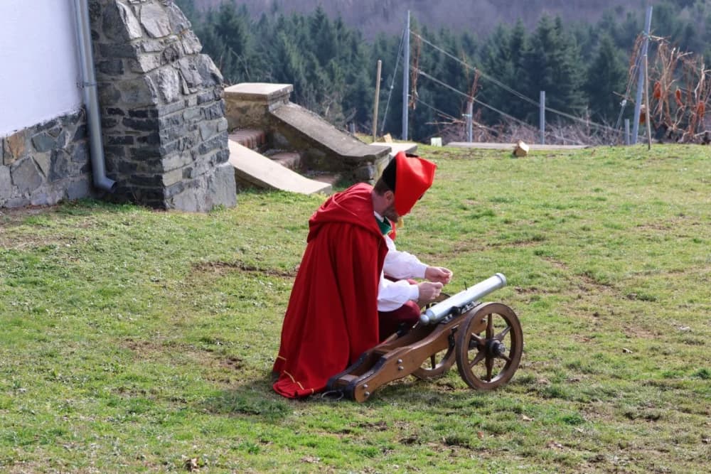 Orezani prvi trsovi u vinogradima Kutjeva d.d.