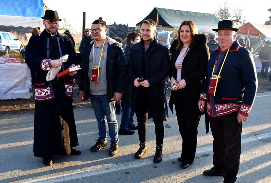 VETOVAČKO VINCELOVO: Uz orezano trsje, odabrana vina i domaće delicije Ivan Štivić i tamburaši razveselili stotine posjetitelja