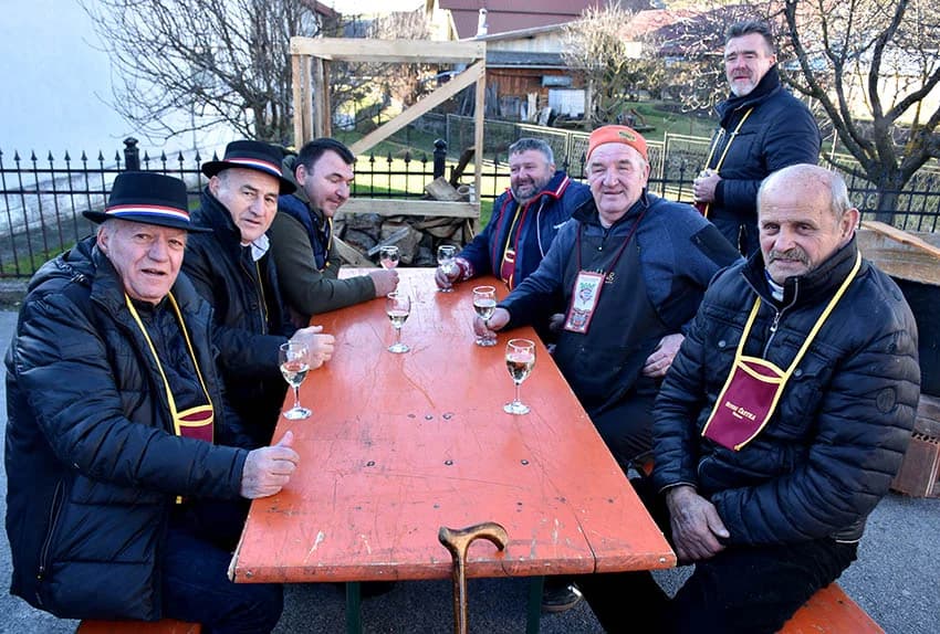 VETOVAČKO VINCELOVO: Uz orezano trsje, odabrana vina i domaće delicije Ivan Štivić i tamburaši razveselili stotine posjetitelja