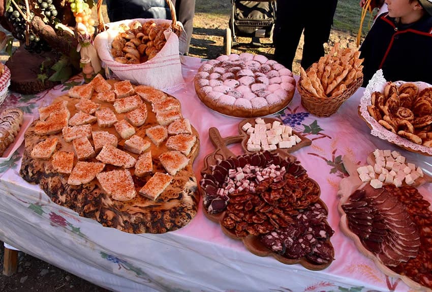 VETOVAČKO VINCELOVO: Uz orezano trsje, odabrana vina i domaće delicije Ivan Štivić i tamburaši razveselili stotine posjetitelja