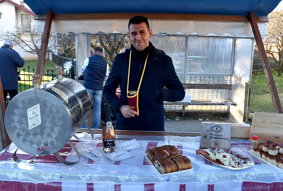 VETOVAČKO VINCELOVO: Uz orezano trsje, odabrana vina i domaće delicije Ivan Štivić i tamburaši razveselili stotine posjetitelja