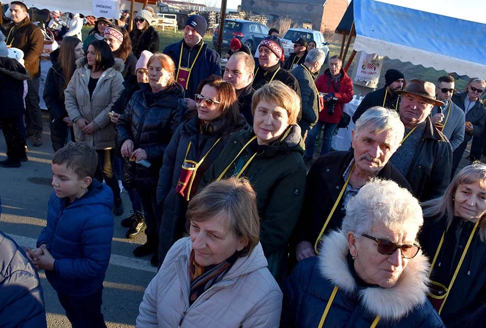 VETOVAČKO VINCELOVO: Uz orezano trsje, odabrana vina i domaće delicije Ivan Štivić i tamburaši razveselili stotine posjetitelja
