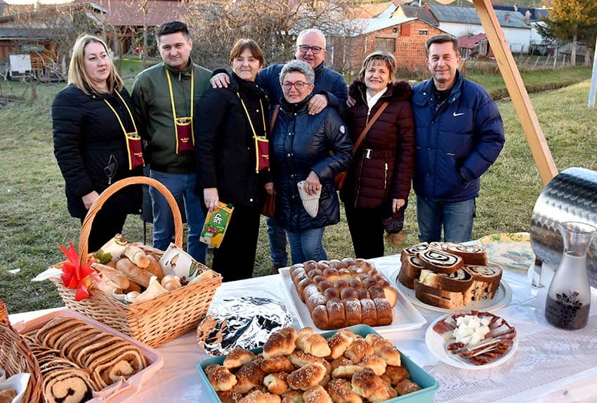 VETOVAČKO VINCELOVO: Uz orezano trsje, odabrana vina i domaće delicije Ivan Štivić i tamburaši razveselili stotine posjetitelja