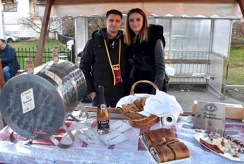 VETOVAČKO VINCELOVO: Uz orezano trsje, odabrana vina i domaće delicije Ivan Štivić i tamburaši razveselili stotine posjetitelja