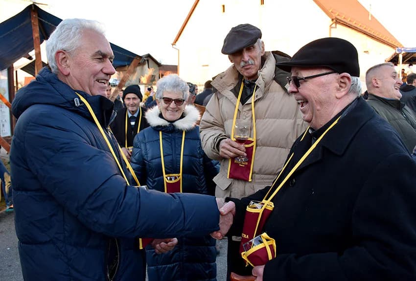 VETOVAČKO VINCELOVO: Uz orezano trsje, odabrana vina i domaće delicije Ivan Štivić i tamburaši razveselili stotine posjetitelja