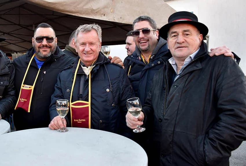 VETOVAČKO VINCELOVO: Uz orezano trsje, odabrana vina i domaće delicije Ivan Štivić i tamburaši razveselili stotine posjetitelja