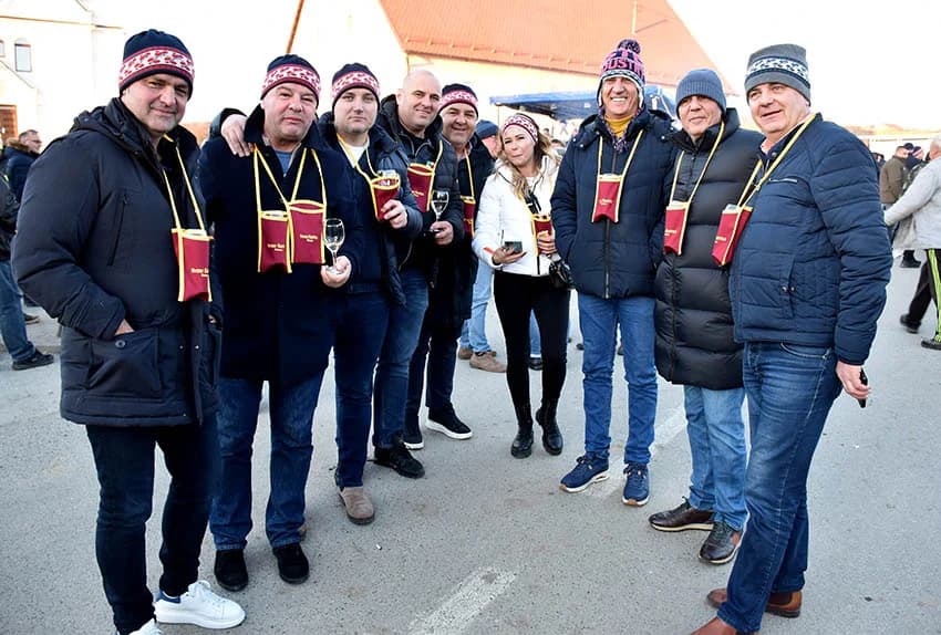 VETOVAČKO VINCELOVO: Uz orezano trsje, odabrana vina i domaće delicije Ivan Štivić i tamburaši razveselili stotine posjetitelja