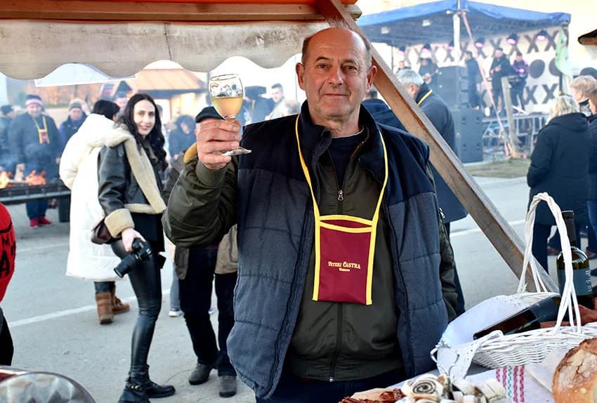 VETOVAČKO VINCELOVO: Uz orezano trsje, odabrana vina i domaće delicije Ivan Štivić i tamburaši razveselili stotine posjetitelja