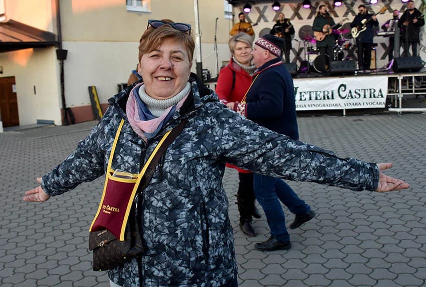 VETOVAČKO VINCELOVO: Uz orezano trsje, odabrana vina i domaće delicije Ivan Štivić i tamburaši razveselili stotine posjetitelja