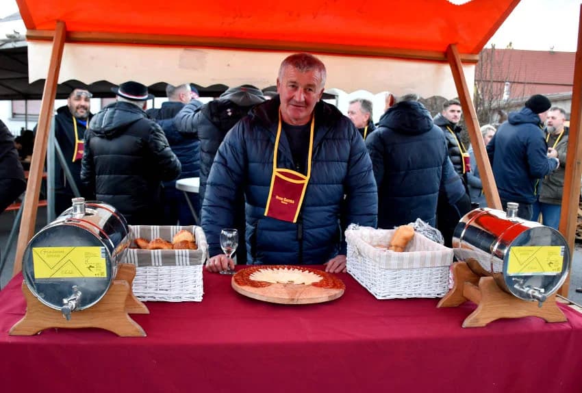 VETOVAČKO VINCELOVO: Uz orezano trsje, odabrana vina i domaće delicije Ivan Štivić i tamburaši razveselili stotine posjetitelja