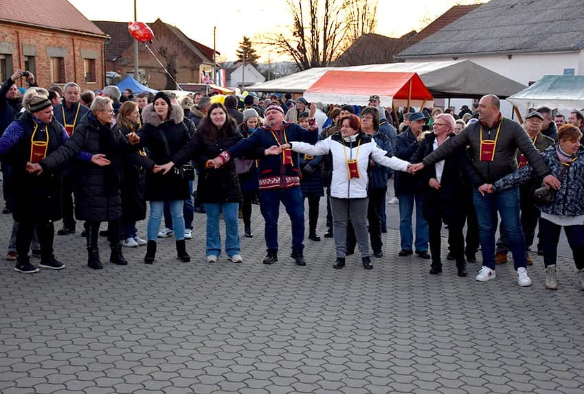 VETOVAČKO VINCELOVO: Uz orezano trsje, odabrana vina i domaće delicije Ivan Štivić i tamburaši razveselili stotine posjetitelja