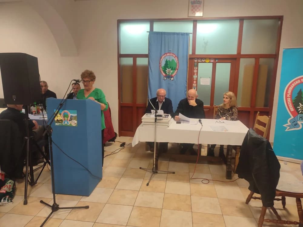 SKUPŠTINA HPD SOKOLOVAC:  Četrnaest planinara primilo spomen plakete za doprinos razvoju planinarstva