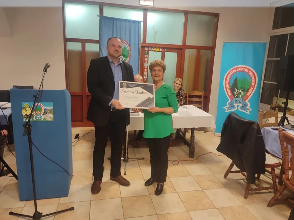 SKUPŠTINA HPD SOKOLOVAC:  Četrnaest planinara primilo spomen plakete za doprinos razvoju planinarstva