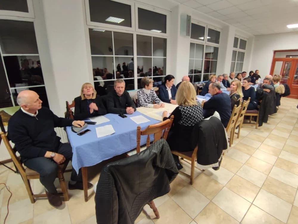 SKUPŠTINA HPD SOKOLOVAC:  Četrnaest planinara primilo spomen plakete za doprinos razvoju planinarstva