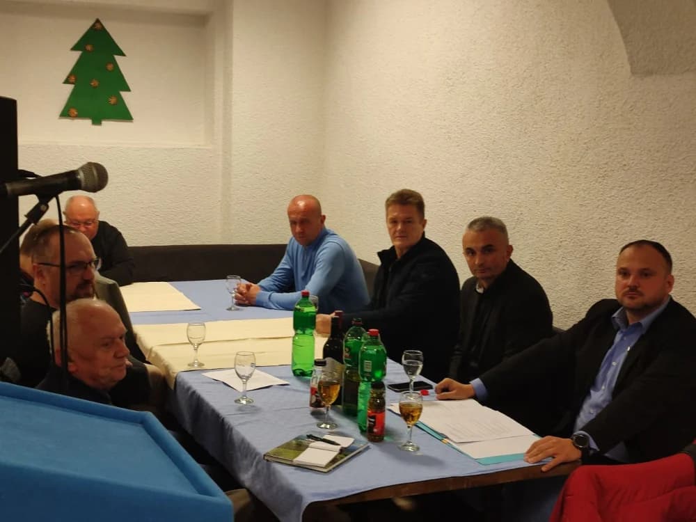 SKUPŠTINA HPD SOKOLOVAC:  Četrnaest planinara primilo spomen plakete za doprinos razvoju planinarstva