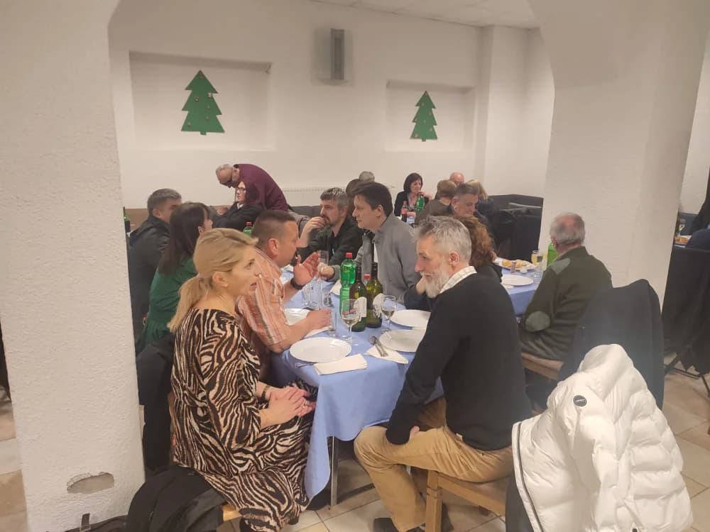 SKUPŠTINA HPD SOKOLOVAC:  Četrnaest planinara primilo spomen plakete za doprinos razvoju planinarstva